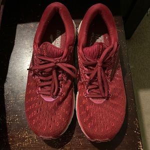Size 8.5 gently used brooks glycerin 17